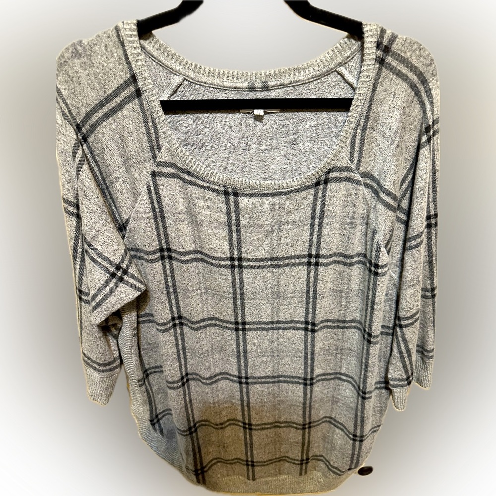 Maurices grey scoop-neck lightweight sweater perfect for spring weather!